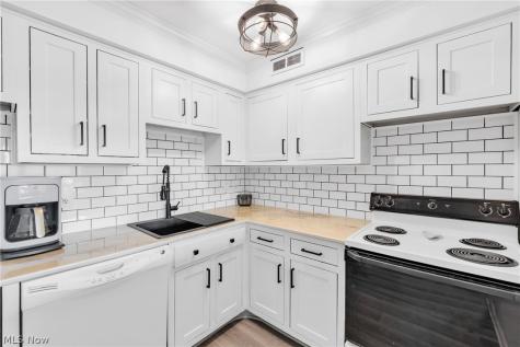 11811 Lake Avenue Lakewood OH 44017