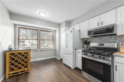 219 Bridgeport Drive Elyria OH 44035
