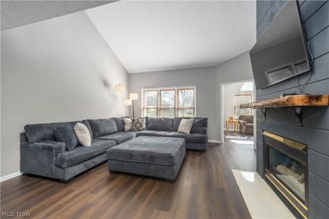 219 Bridgeport Drive Elyria OH 44035