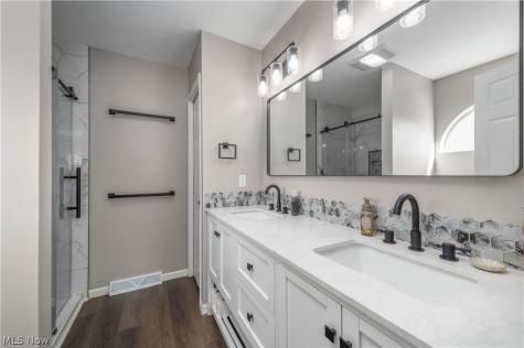 219 Bridgeport Drive Elyria OH 44035