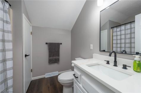 219 Bridgeport Drive Elyria OH 44035