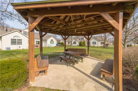 219 Bridgeport Drive Elyria OH 44035