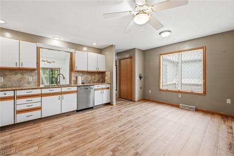 1453 Tripodi Circle Niles OH 44446