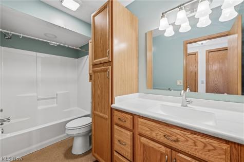 1453 Tripodi Circle Niles OH 44446
