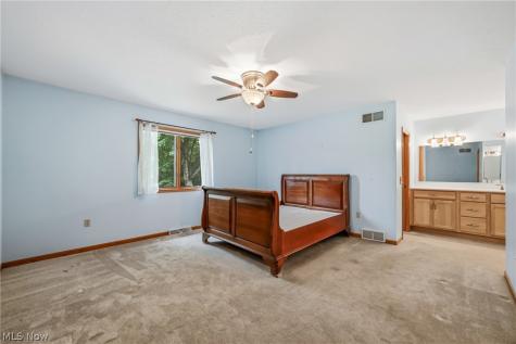 1453 Tripodi Circle Niles OH 44446