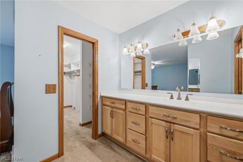 1453 Tripodi Circle Niles OH 44446