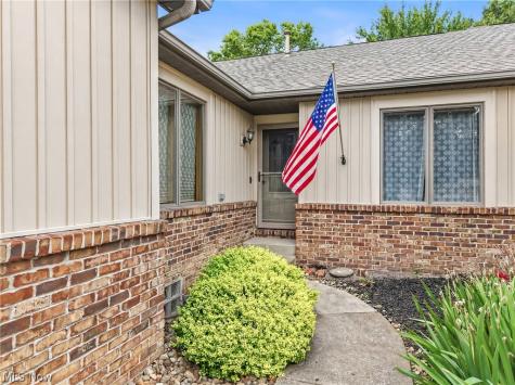 1453 Tripodi Circle Niles OH 44446