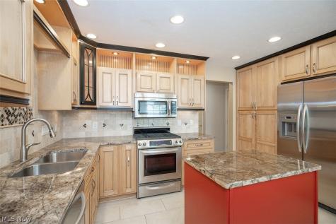 904 Hampton Court Northfield OH 44067