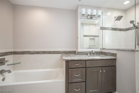904 Hampton Court Northfield OH 44067