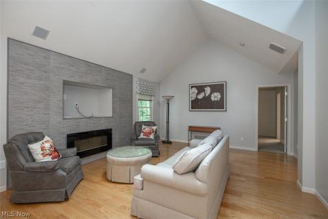 904 Hampton Court Northfield OH 44067