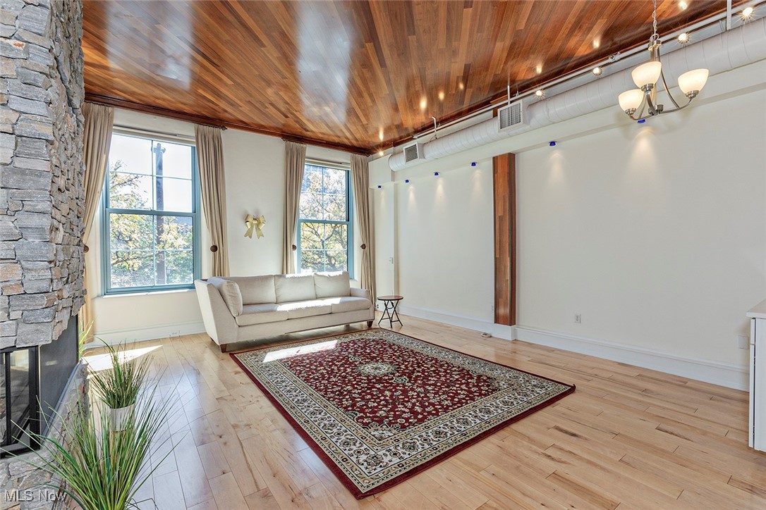 408 W Saint Clair Avenue Cleveland OH 44113