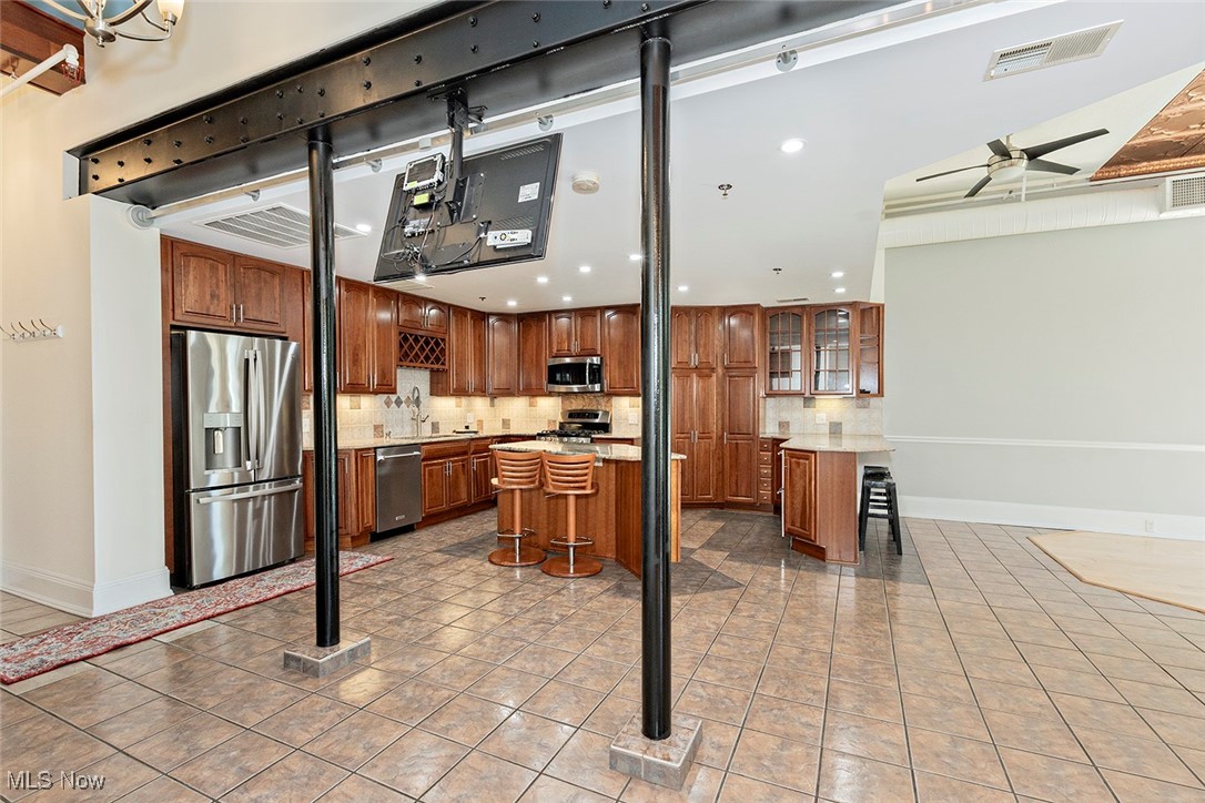 408 W Saint Clair Avenue Cleveland OH 44113