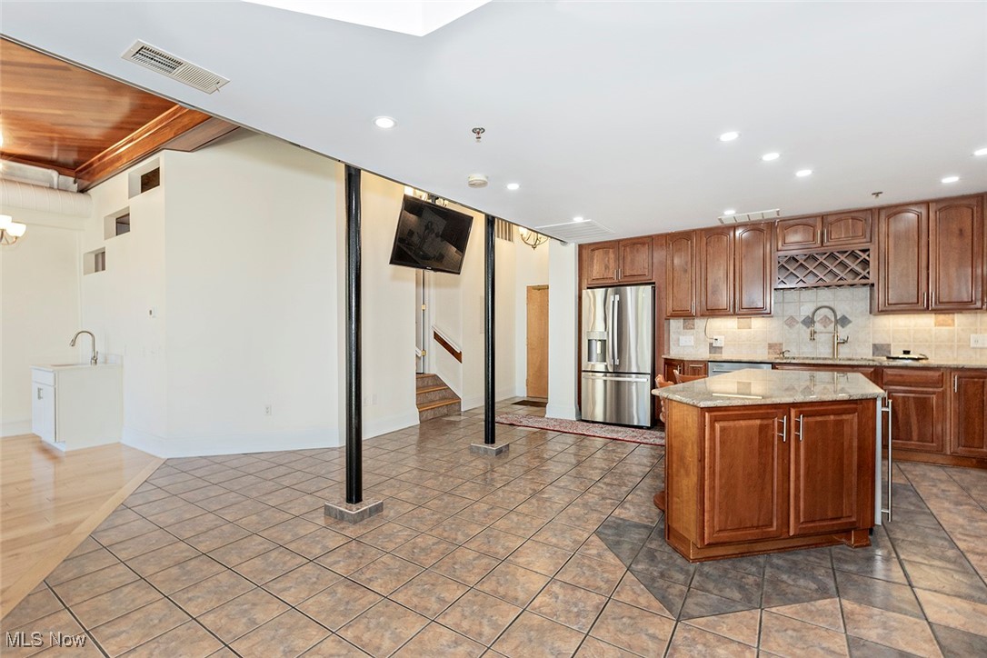 408 W Saint Clair Avenue Cleveland OH 44113