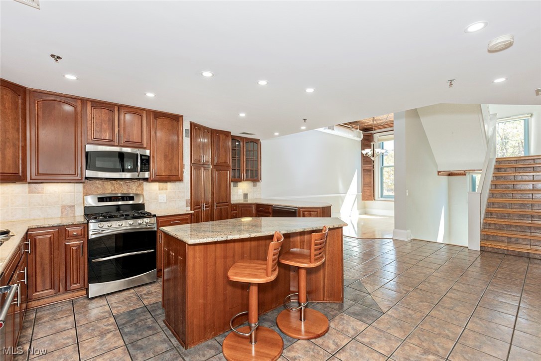 408 W Saint Clair Avenue Cleveland OH 44113