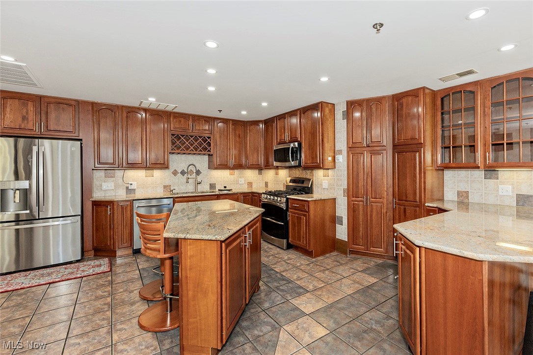 408 W Saint Clair Avenue Cleveland OH 44113