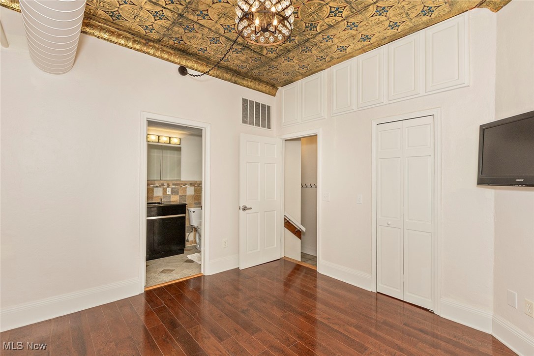 408 W Saint Clair Avenue Cleveland OH 44113
