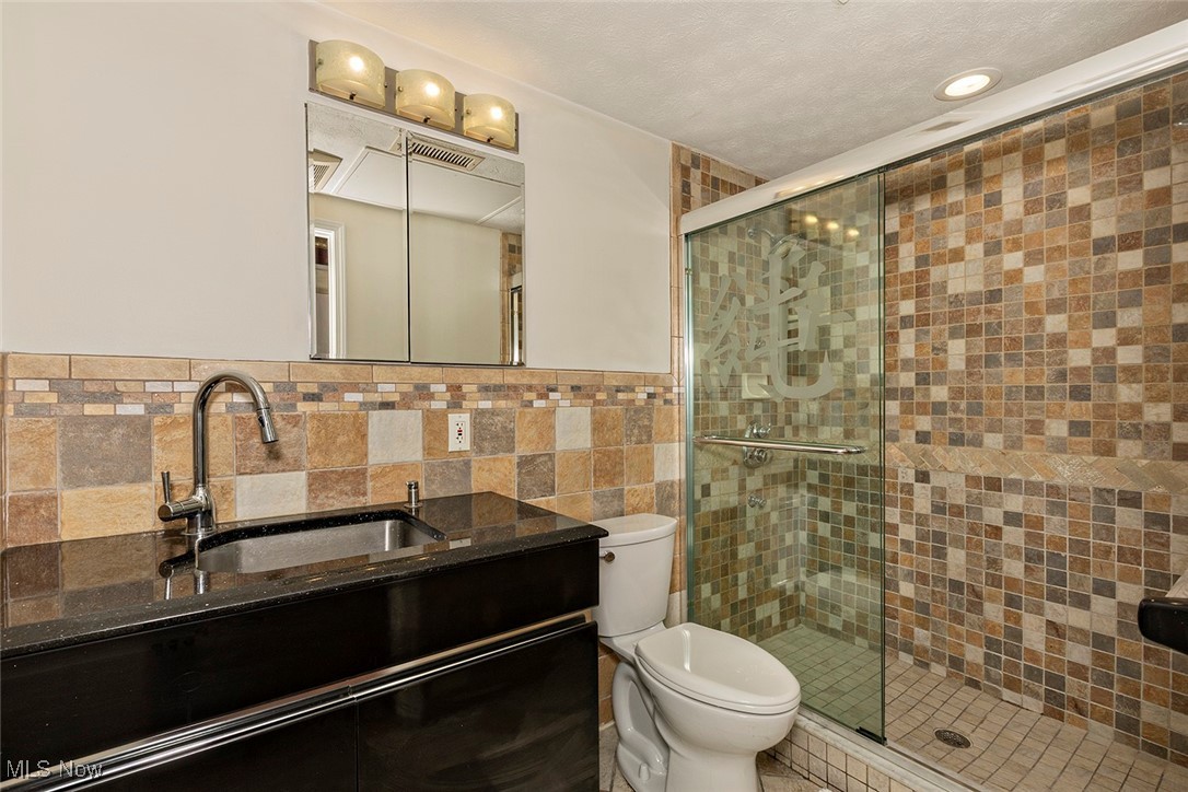 408 W Saint Clair Avenue Cleveland OH 44113