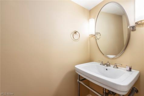 19245 Briarwood Lane Strongsville OH 44149