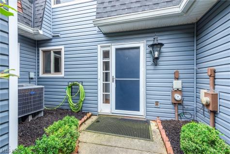19245 Briarwood Lane Strongsville OH 44149