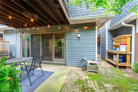 19245 Briarwood Lane Strongsville OH 44149
