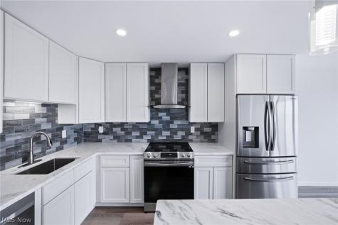 12520 Edgewater Drive Lakewood OH 44107