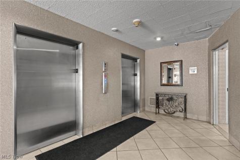 12520 Edgewater Drive Lakewood OH 44107