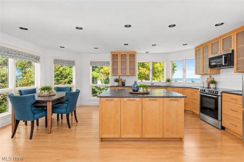 401 Darbys Run Bay Village OH 44140