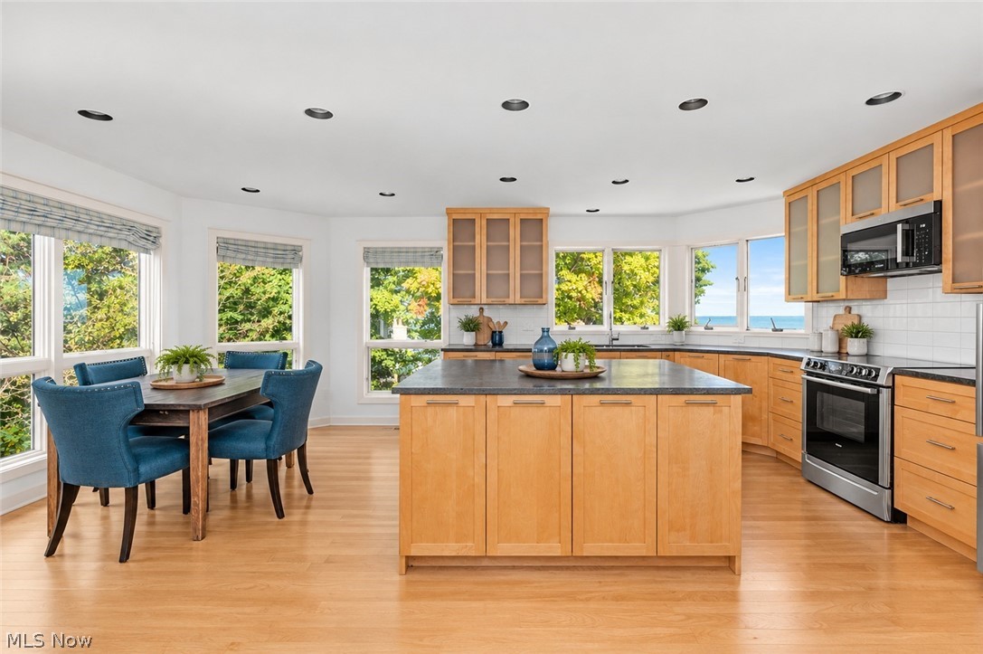 401 Darbys Run Bay Village OH 44140