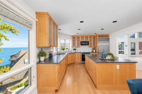 401 Darbys Run Bay Village OH 44140