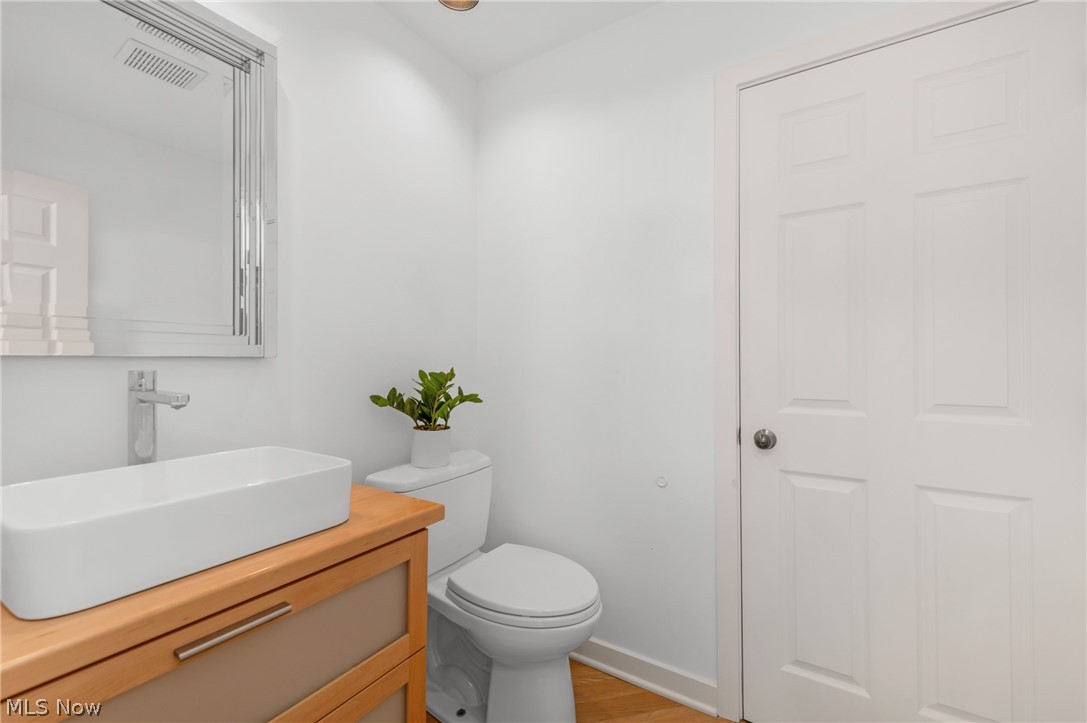 401 Darbys Run Bay Village OH 44140