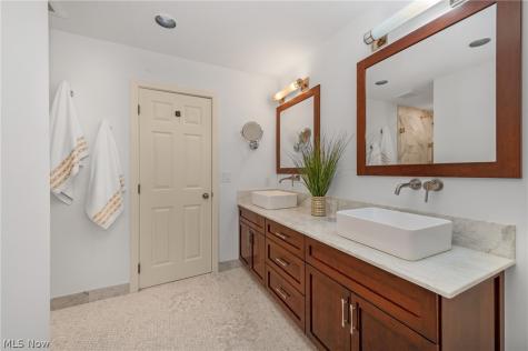 401 Darbys Run Bay Village OH 44140