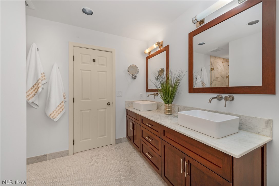 401 Darbys Run Bay Village OH 44140