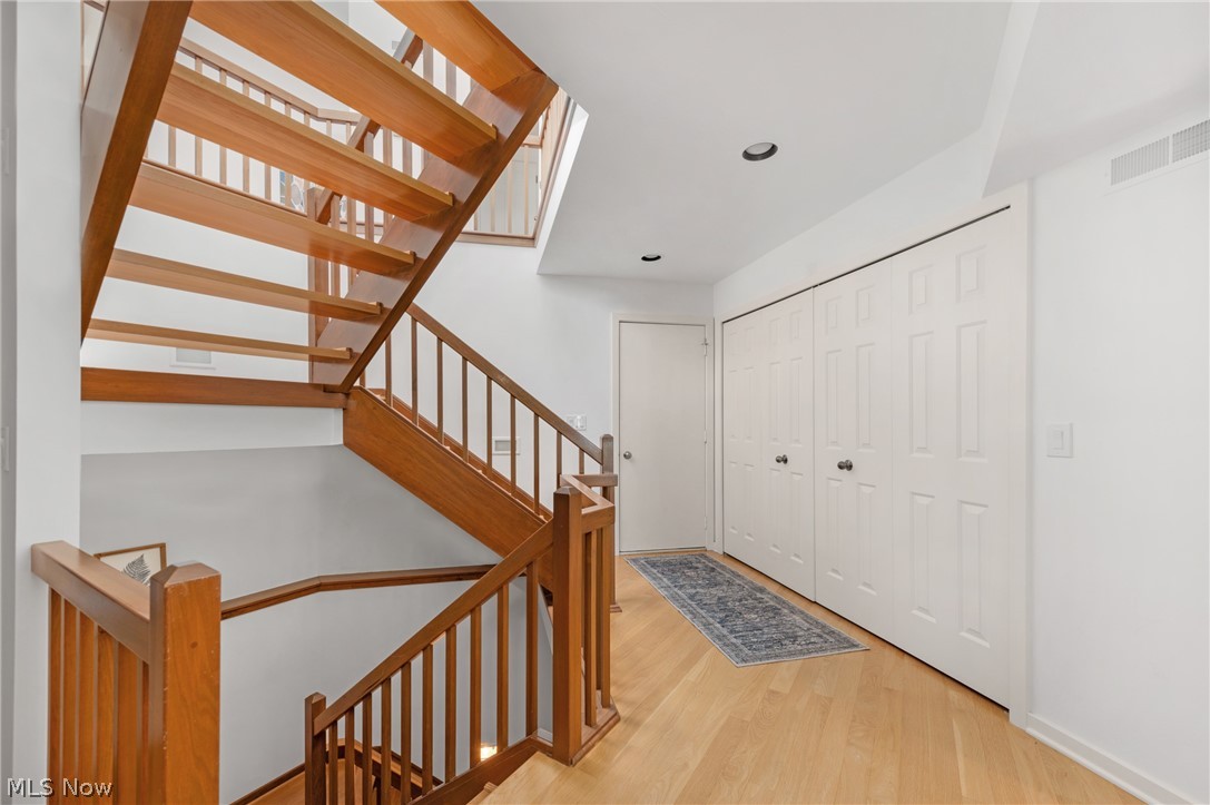 401 Darbys Run Bay Village OH 44140