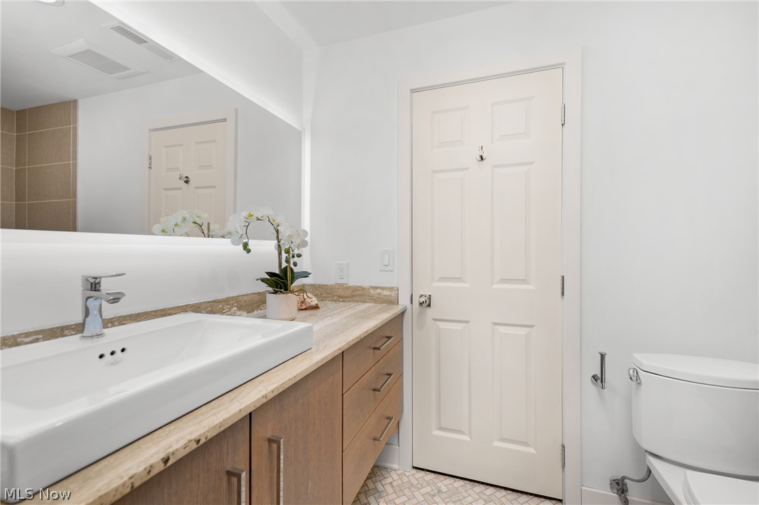 401 Darbys Run Bay Village OH 44140