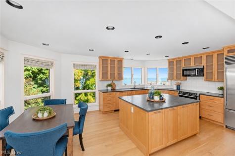 401 Darbys Run Bay Village OH 44140