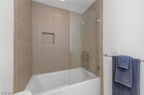 401 Darbys Run Bay Village OH 44140