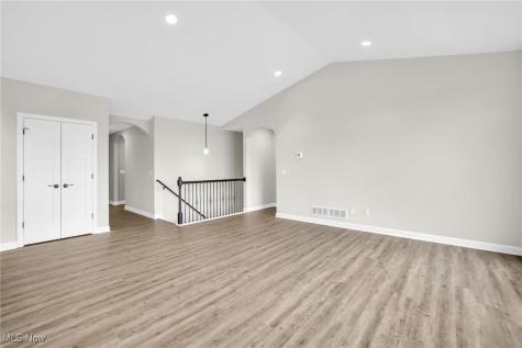482 Meadow Trail SW Hartville OH 44632