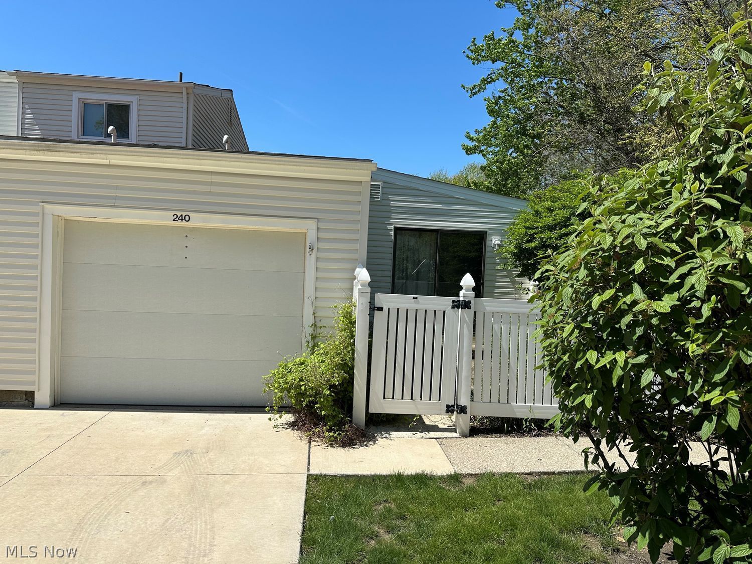 240 Deepwood Drive Wadsworth OH 44281