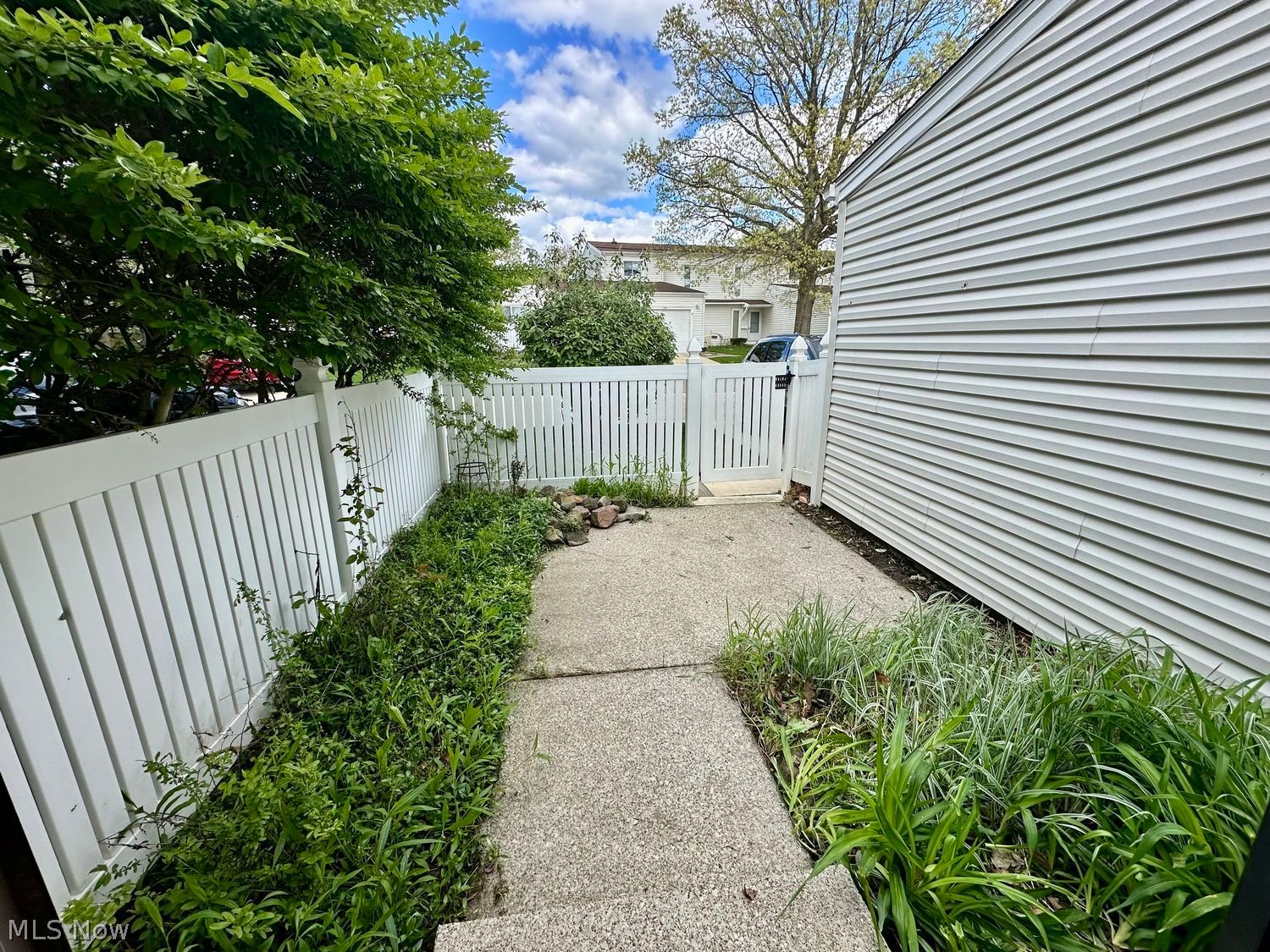 240 Deepwood Drive Wadsworth OH 44281
