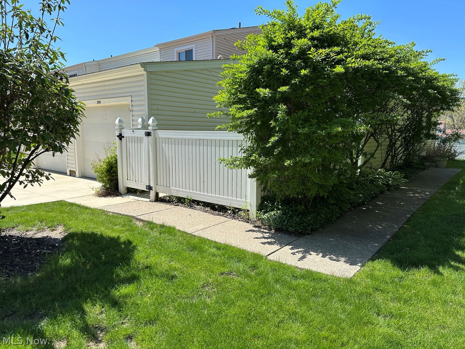 240 Deepwood Drive Wadsworth OH 44281