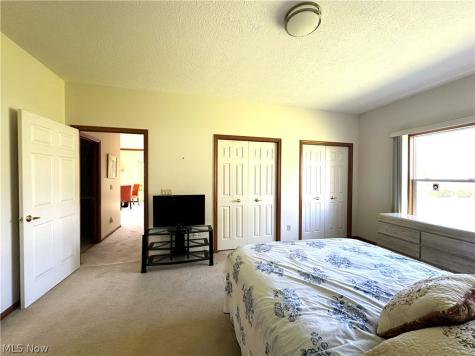 135 Village Drive Seven Hills OH 44131