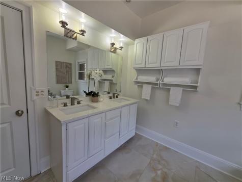 11430 Cedar Glen Parkway Cleveland OH 44106