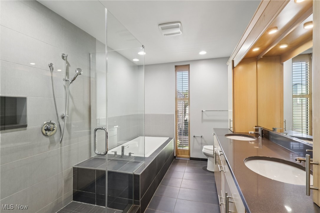 2135 W 18th Street Cleveland OH 44113