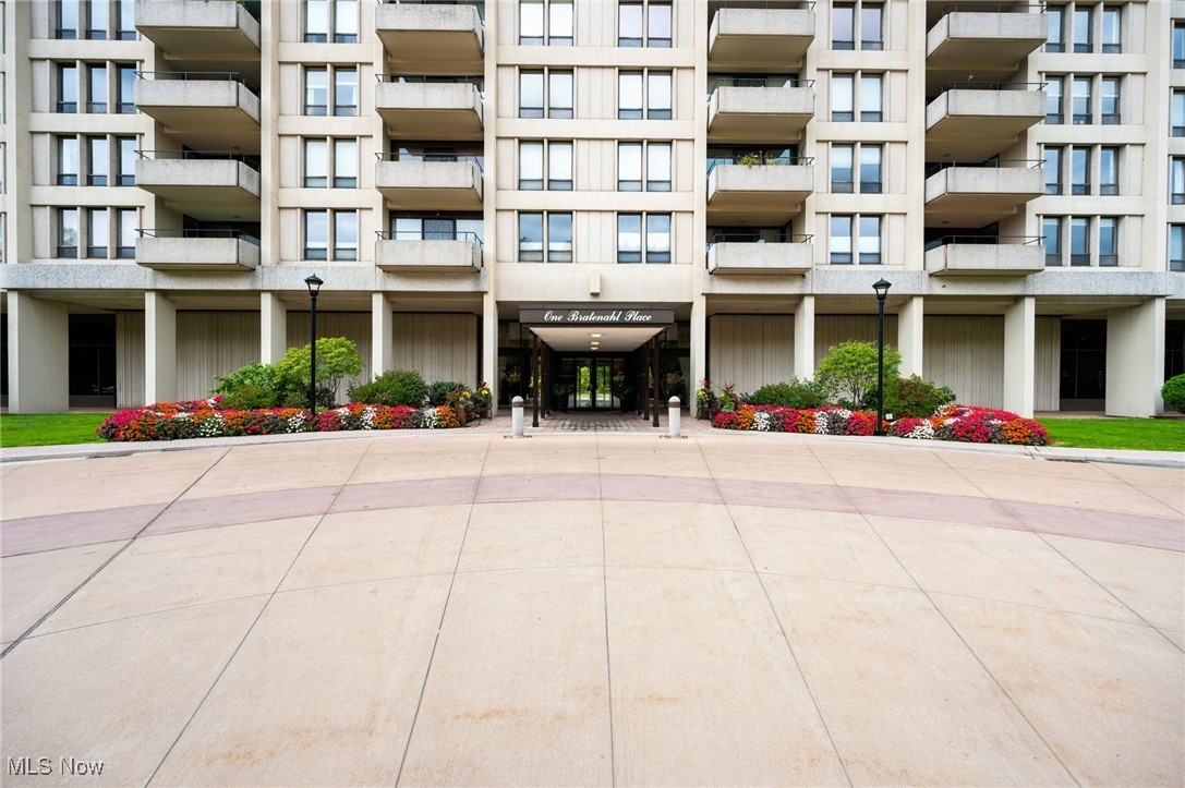 1 Bratenahl Place Cleveland OH 44108