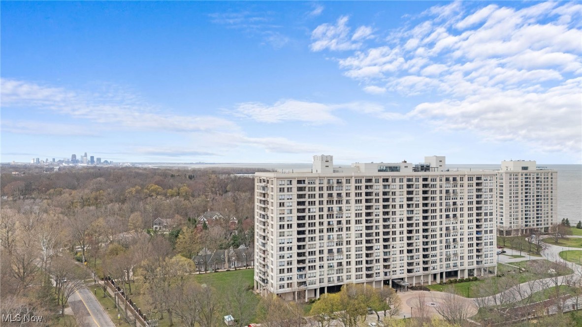 1 Bratenahl Place Cleveland OH 44108