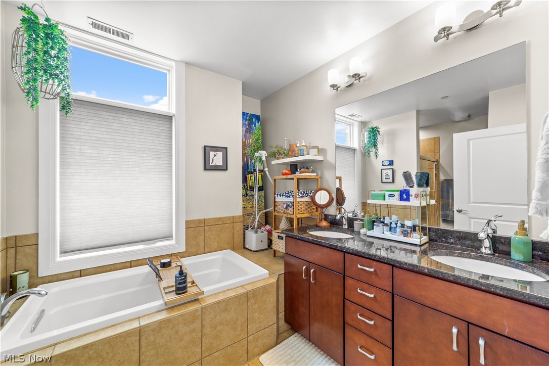 1403 Copper Trace Cleveland Heights OH 44118