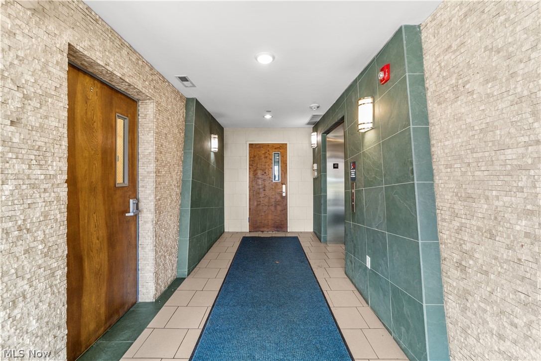 1403 Copper Trace Cleveland Heights OH 44118