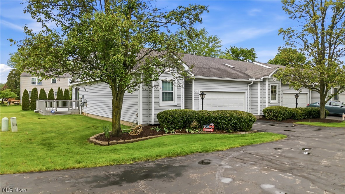 111 Greenfield Oval NW Warren OH 44483