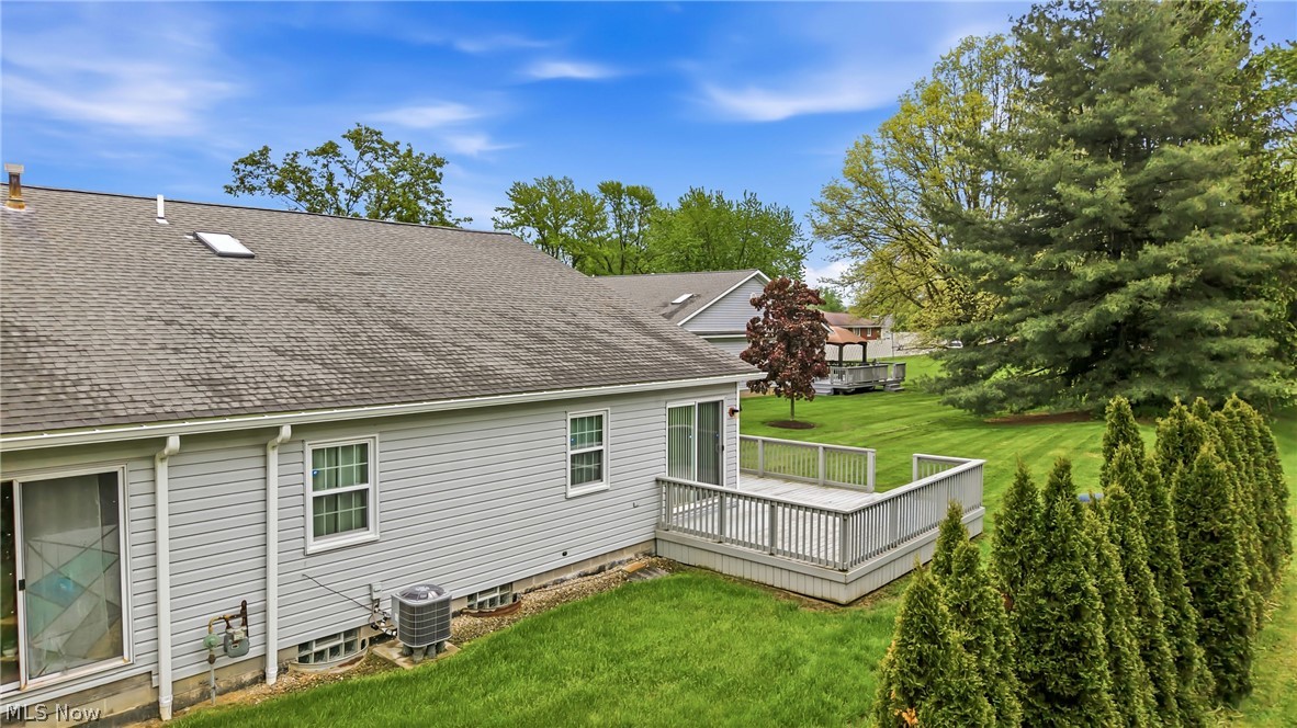 111 Greenfield Oval NW Warren OH 44483