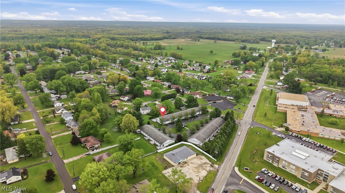 111 Greenfield Oval NW Warren OH 44483